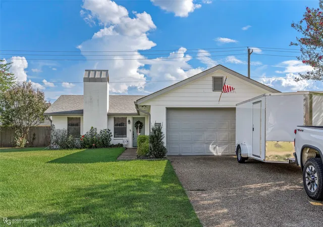 Photo 2 of Single family home for sale at 3120 Le Oaks Dr, Bossier City, LA 71111 | MLS# 21384572 | Listing updated on 2026-09-12