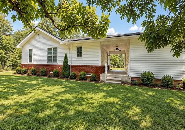 Photo 1 of Single family home for sale at 1313 Silver Fls, Longview, TX 75604 | MLS# 21384581 | Listing updated on 2026-09-12