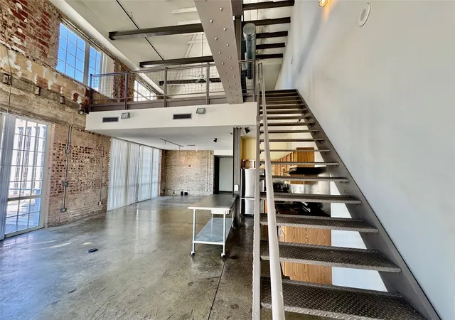 Photo 2 of Condo for sale at 1122 Jackson St #1104, Dallas, TX 75202 | MLS# 21384580 | Listing updated on 2026-09-13