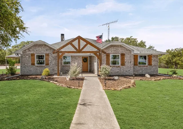 Photo 2 of Single family home for sale at 314 Bnd Of The Bosque Rd, China Spring, TX 76633 | MLS# 21381149 | Listing updated on 2026-09-17