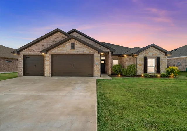 Photo 1 of Single family home for sale at 129 Dana Point Dr, Lorena, TX 76655 | MLS# 21384237 | Listing updated on 2026-09-12