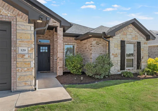 Photo 2 of Single family home for sale at 129 Dana Point Dr, Lorena, TX 76655 | MLS# 21384237 | Listing updated on 2026-09-12