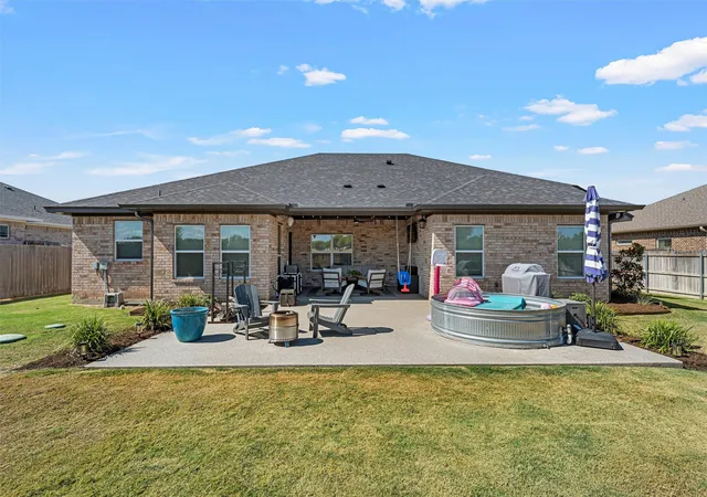 Photo 3 of Single family home for sale at 129 Dana Point Dr, Lorena, TX 76655 | MLS# 21384237 | Listing updated on 2026-09-12