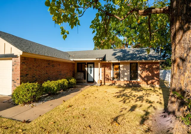 Photo 1 of Single family home for sale at 5325 Mission Cir, Granbury, TX 76049 | MLS# 21384579 | Listing updated on 2026-09-24