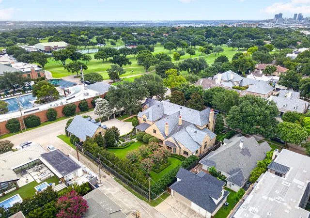 Photo 2 of Mansion for sale at 1600 Carleton Ave, Fort Worth, TX 76107 | MLS# 21384164 | Listing updated on 2026-09-12