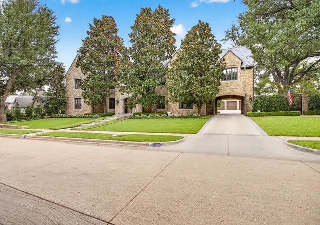 Photo 2 of Single family home for sale at 1600 Carleton Ave, Fort Worth, TX 76107 | MLS# 21384164 | Listing updated on 2026-09-12