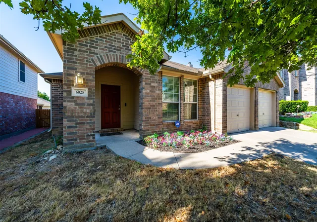 Photo 1 of Single family home for sale at 6025 Walleye Dr, Fort Worth, TX 76179 | MLS# 21380576 | Listing updated on 2026-09-12