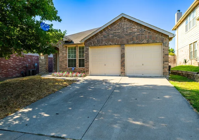 Photo 2 of Single family home for sale at 6025 Walleye Dr, Fort Worth, TX 76179 | MLS# 21380576 | Listing updated on 2026-09-12