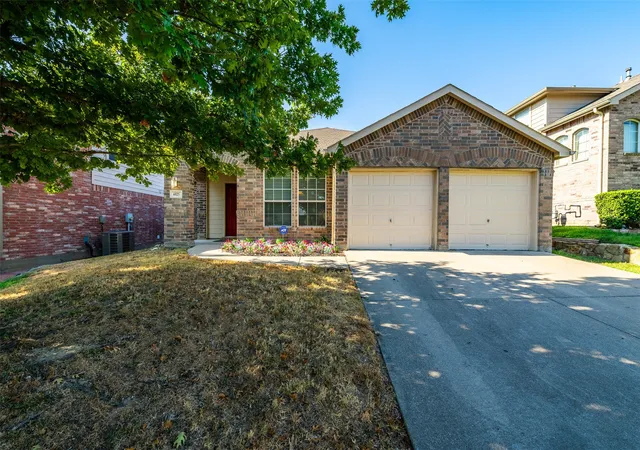 Photo 3 of Single family home for sale at 6025 Walleye Dr, Fort Worth, TX 76179 | MLS# 21380576 | Listing updated on 2026-09-12