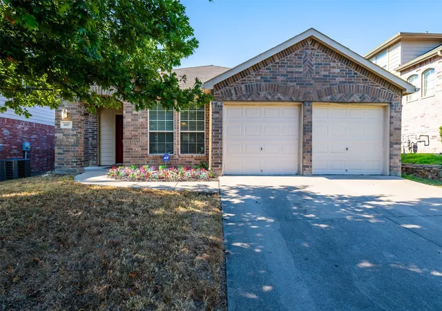 Photo 4 of Single family home for sale at 6025 Walleye Dr, Fort Worth, TX 76179 | MLS# 21380576 | Listing updated on 2026-09-12