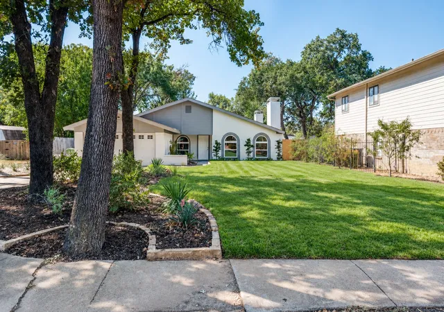 Photo 2 of Single family home for sale at 3004 Raintree Ct, Bedford, TX 76021 | MLS# 21384409 | Listing updated on 2026-09-12