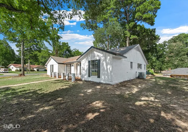 Photo 3 of Single family home for sale at 3212 Deerfield Dr, Haughton, LA 71037 | MLS# 21384617 | Listing updated on 2026-10-05