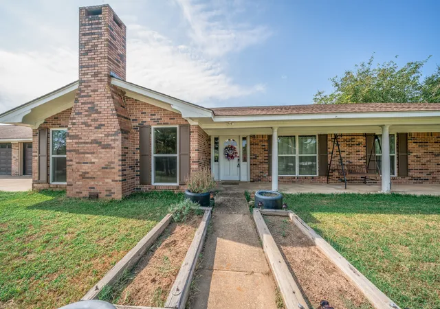 Photo 2 of Single family home for sale at 2130 E Fm 22, Jacksonville, TX 75766 | MLS# 21383681 | Listing updated on 2026-09-12