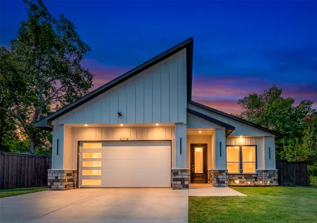 Photo 1 of Single family home for sale at 2017 Hemphill St, Greenville, TX 75401 | MLS# 21384622 | Listing updated on 2026-09-12
