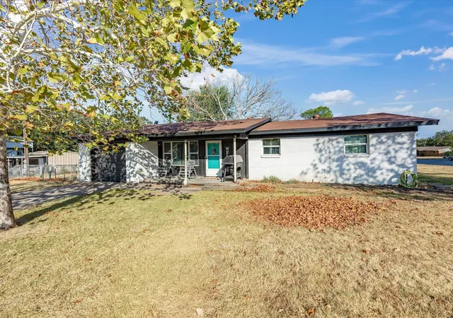 Photo 1 of Single family home for sale at 1306 Hulme St, Bowie, TX 76230 | MLS# 21383459 | Listing updated on 2026-09-12