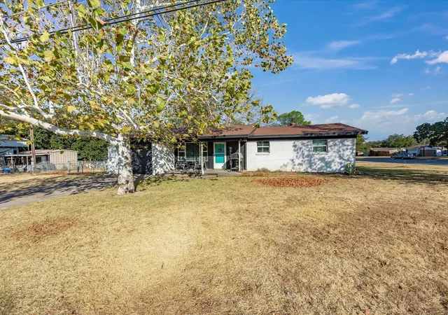 Photo 2 of Single family home for sale at 1306 Hulme St, Bowie, TX 76230 | MLS# 21383459 | Listing updated on 2026-09-12