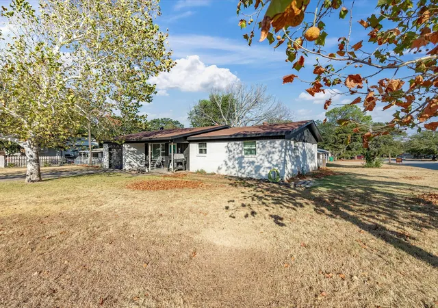 Photo 4 of Single family home for sale at 1306 Hulme St, Bowie, TX 76230 | MLS# 21383459 | Listing updated on 2026-09-12