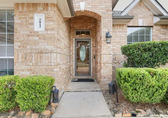 Photo 3 of Single family home for sale at 5812 Orchard Trl Dr, Pearland, TX 77581 | MLS# 21384333 | Listing updated on 2026-09-12