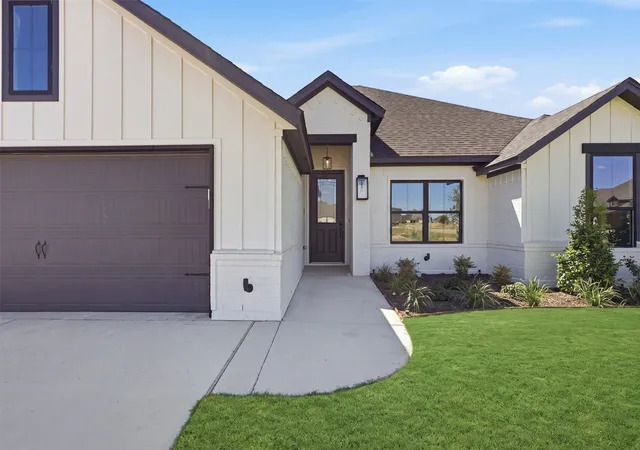 Photo 3 of Single family home for sale at 11617 Birman Ct, Godley, TX 76044 | MLS# 21377629 | Listing updated on 2026-09-12