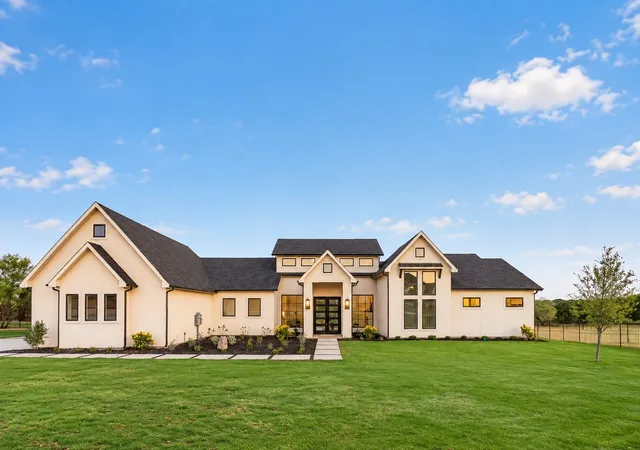 Photo 2 of Single family home for sale at 7752 Laura Lake Ln, Fort Worth, TX 76126 | MLS# 21382580 | Listing updated on 2026-09-12