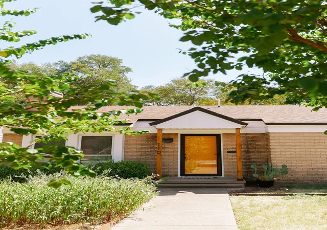 Photo 1 of Single family home for sale at 110 N Briscoe Blvd, Dallas, TX 75211 | MLS# 21384610 | Listing updated on 2026-09-14