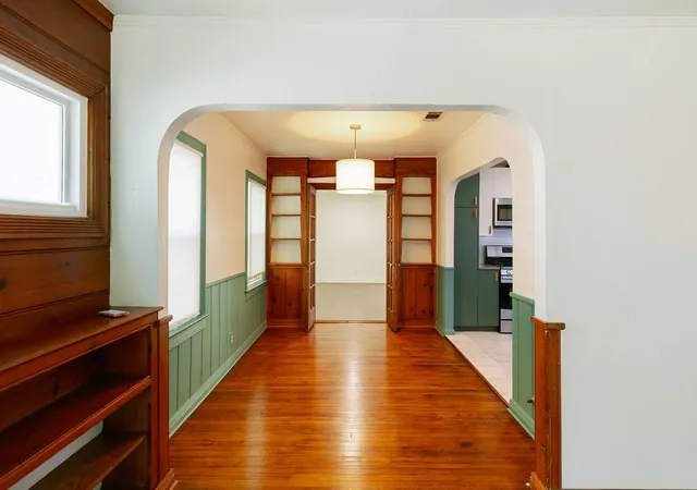 Photo 4 of Single family home for sale at 110 N Briscoe Blvd, Dallas, TX 75211 | MLS# 21384610 | Listing updated on 2026-09-14