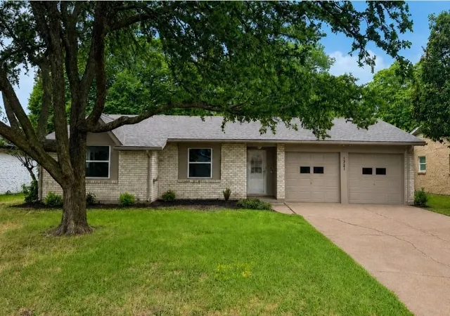 Photo 3 of Single family home for sale at 1221 Greenway Dr, Mesquite, TX 75149 | MLS# 21382469 | Listing updated on 2026-09-14