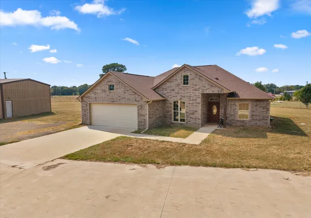 Photo 1 of Single family home for sale at 300 County Rd 4323, Pittsburg, TX 75686 | MLS# 21384643 | Listing updated on 2026-10-06