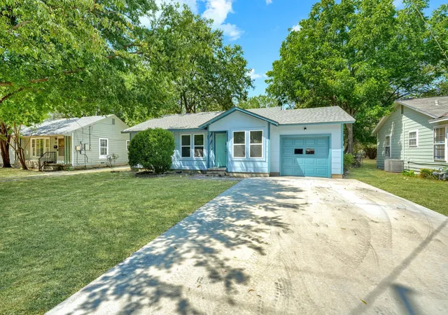 Photo 3 of Single family home for sale at 1013 Denton St, Denton, TX 76201 | MLS# 21373567 | Listing updated on 2026-09-12
