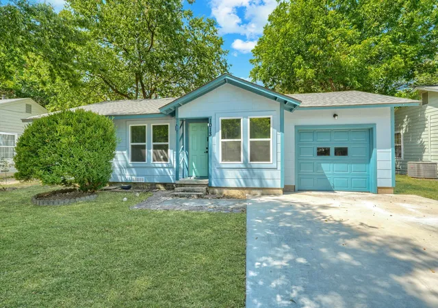 Photo 3 of Single family home for sale at 1013 Denton St, Denton, TX 76201 | MLS# 21373567 | Listing updated on 2026-09-12