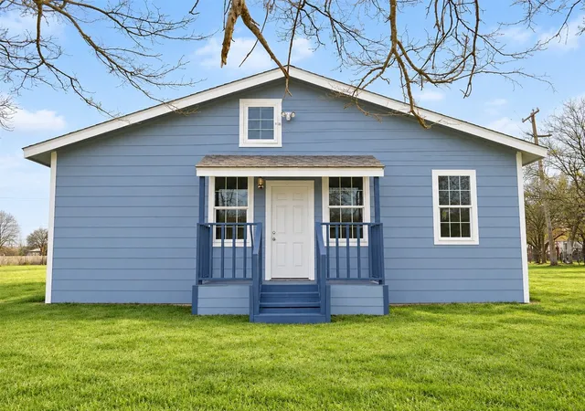 Photo 1 of Single family home for sale at 309 E Pine St, Jacksboro, TX 76458 | MLS# 21384681 | Listing updated on 2026-09-12