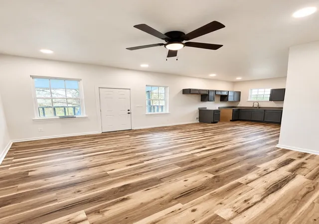 Photo 3 of Single family home for sale at 309 E Pine St, Jacksboro, TX 76458 | MLS# 21384681 | Listing updated on 2026-09-12