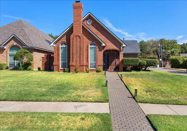 Single family home for sale at 1415 Boardwalk St, Arlington, TX 76011 | MLS# 21382803