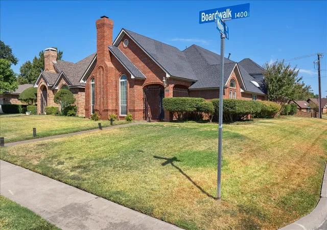 Photo 2 of Single family home for sale at 1415 Boardwalk St, Arlington, TX 76011 | MLS# 21382803 | Listing updated on 2026-09-12