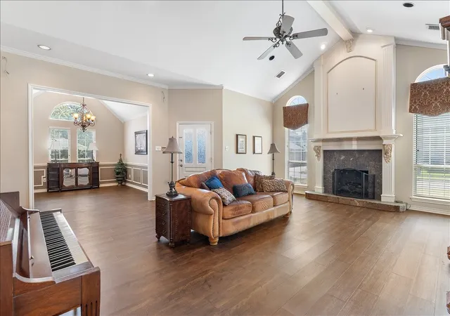 Photo 3 of Single family home for sale at 1415 Boardwalk St, Arlington, TX 76011 | MLS# 21382803 | Listing updated on 2026-09-12