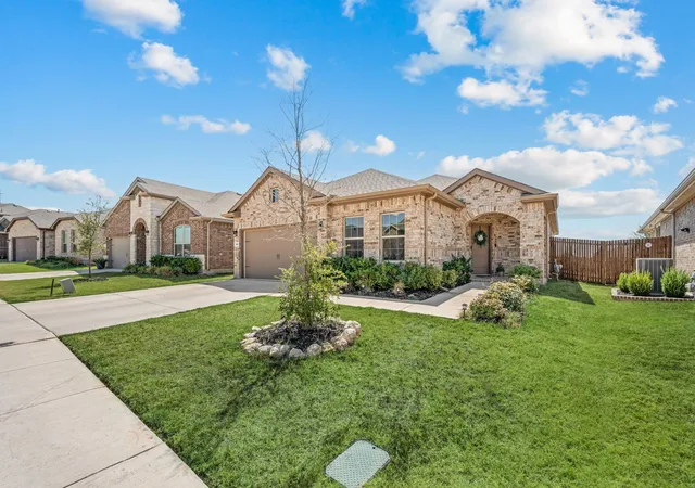 Photo 2 of Single family home for sale at 160 Tanager Dr, Rhome, TX 76078 | MLS# 21373646 | Listing updated on 2026-09-13