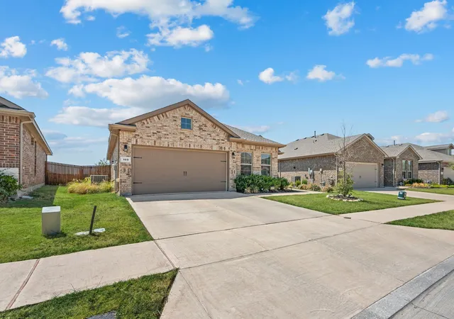 Photo 3 of Single family home for sale at 160 Tanager Dr, Rhome, TX 76078 | MLS# 21373646 | Listing updated on 2026-09-13
