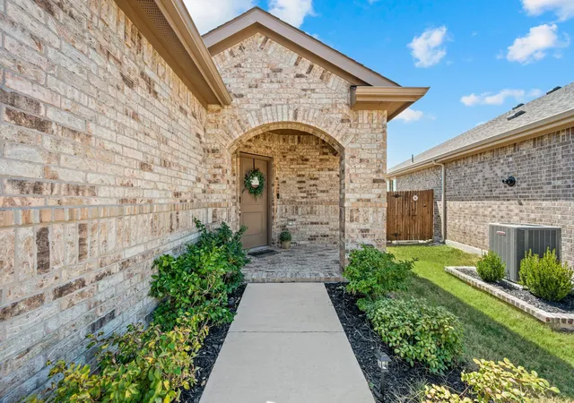 Photo 3 of Single family home for sale at 160 Tanager Dr, Rhome, TX 76078 | MLS# 21373646 | Listing updated on 2026-09-13