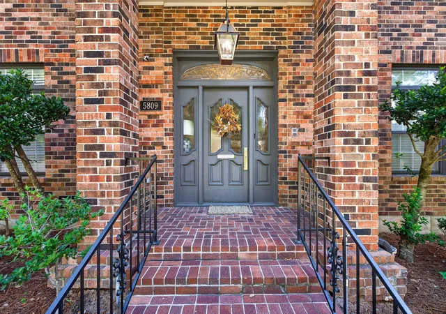 Photo 2 of Single family home for sale at 5809 Fairfield Ave, Shreveport, LA 71106 | MLS# 21384551 | Listing updated on 2026-09-12