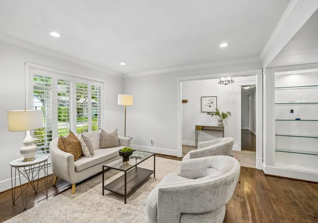 Photo 3 of Single family home for sale at 9946 Vistadale Dr, Dallas, TX 75238 | MLS# 21382280 | Listing updated on 2026-09-13