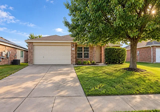 Photo 1 of Single family home for sale at 613 Redwing Dr, Fort Worth, TX 76131 | MLS# 21382438 | Listing updated on 2026-09-12