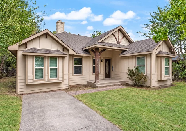 Photo 2 of Single family home for sale at 910 English St, Irving, TX 75061 | MLS# 21384454 | Listing updated on 2026-09-18