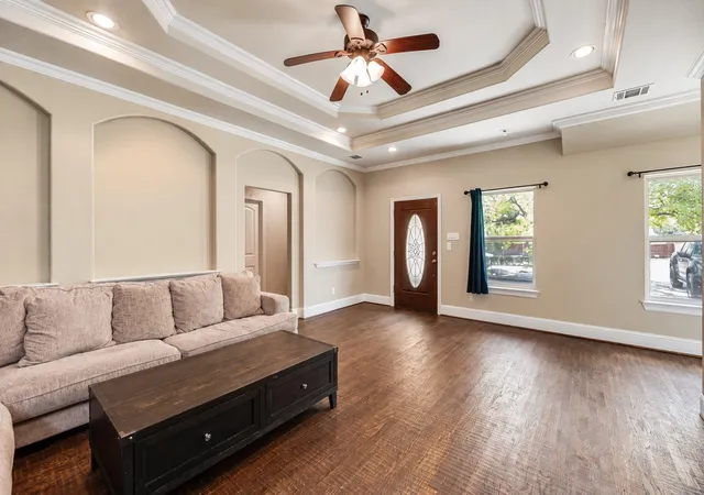 Photo 3 of Single family home for sale at 910 English St, Irving, TX 75061 | MLS# 21384454 | Listing updated on 2026-09-18