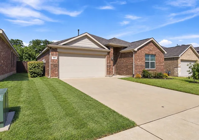 Photo 3 of Single family home for sale at 1810 Alamandine Ave, Cross Roads, TX 76227 | MLS# 21384046 | Listing updated on 2026-09-15