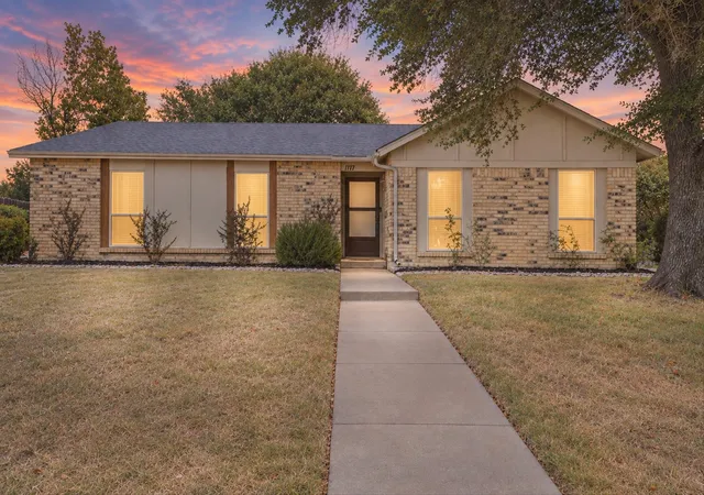 Photo 1 of Single family home for sale at 1117 Southridge Dr, Lancaster, TX 75146 | MLS# 21384525 | Listing updated on 2026-09-12