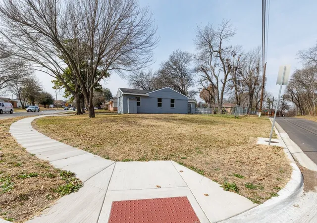Photo 3 of Single family home for sale at 3831 Black Oak Dr, Dallas, TX 75241 | MLS# 21384715 | Listing updated on 2026-09-12
