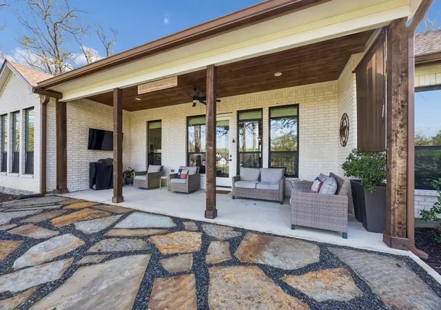 Photo 2 of Single family home for sale at 207 Colonial Dr, Mabank, TX 75156 | MLS# 21384635 | Listing updated on 2026-09-20