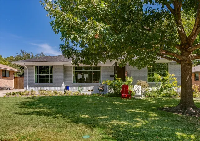 Photo 1 of Single family home for sale at 6221 Town Hl Ln, Dallas, TX 75214 | MLS# 21383318 | Listing updated on 2026-09-14