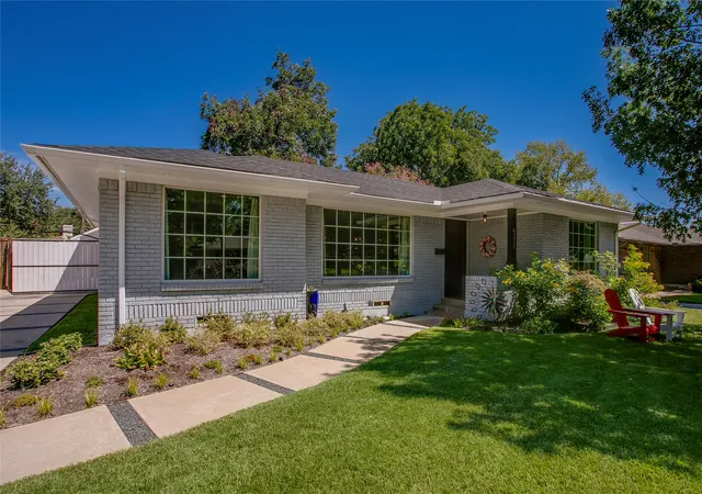 Photo 3 of Single family home for sale at 6221 Town Hl Ln, Dallas, TX 75214 | MLS# 21383318 | Listing updated on 2026-09-14