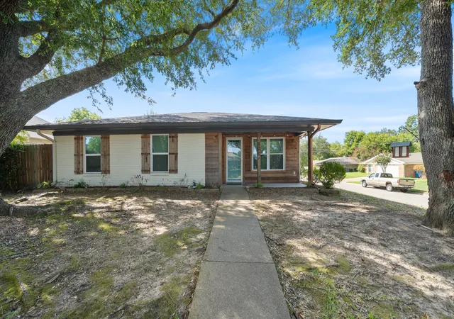Photo 1 of Single family home for sale at 800 Angie Ln, Athens, TX 75751 | MLS# 21382917 | Listing updated on 2026-09-12